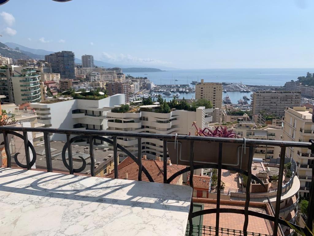 Plein Coeur De Monaco, A 300 Metres A Pied Du Port De Monaco, 4 Pieces Dans Des Escaliers Vue Mer Exceptionnelle Exteriör bild