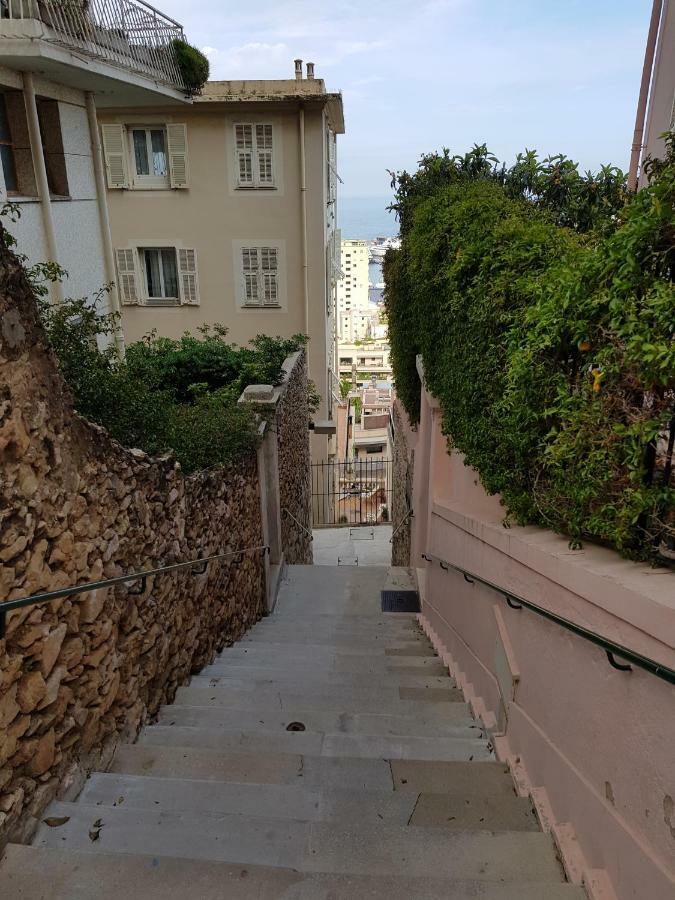 Plein Coeur De Monaco, A 300 Metres A Pied Du Port De Monaco, 4 Pieces Dans Des Escaliers Vue Mer Exceptionnelle Exteriör bild